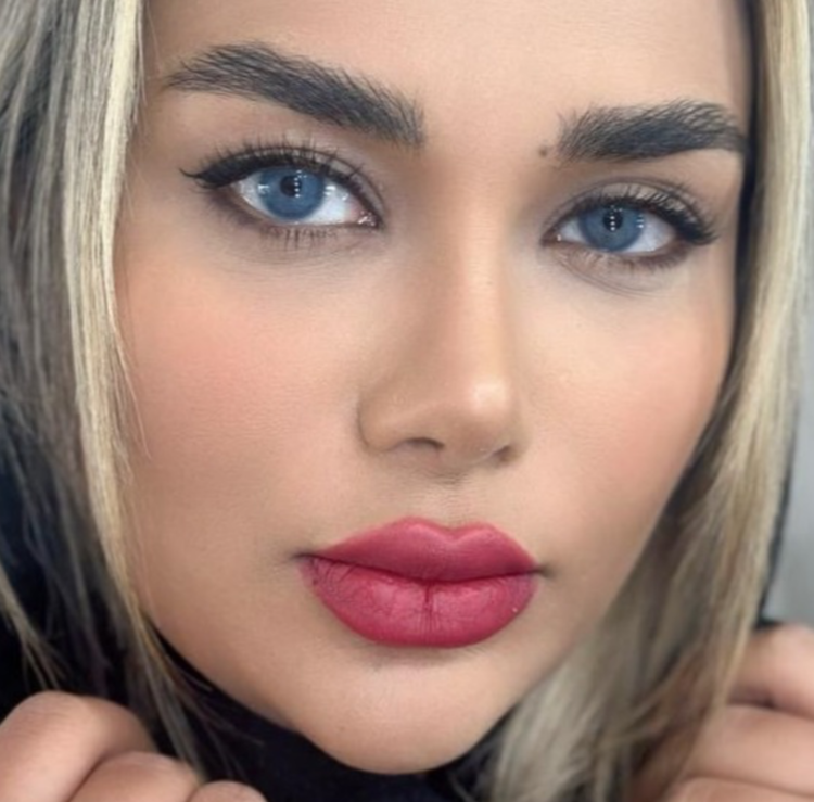 لنز چشم برند یونیک رنگ دیزی