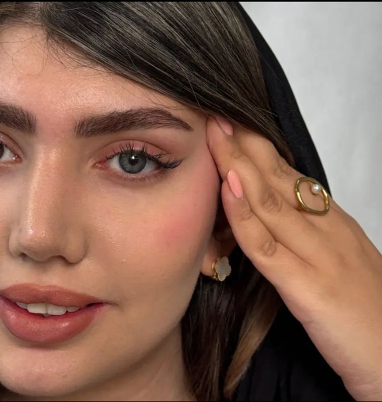 لنز رنگی برند رز رنگ کلارا گری